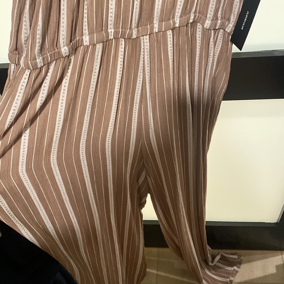 Lulu’s jumpsuit - Picture 6 of 9